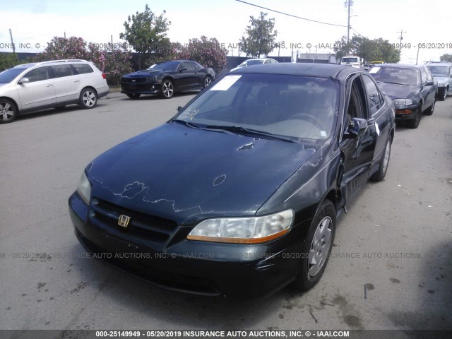 1HGCG1640YA080836 - 2000 HONDA ACCORD LX GREEN photo 2