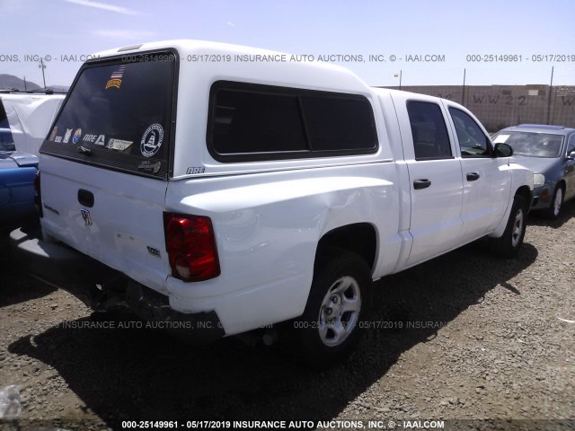 1D7HE28N75S204358 - 2005 DODGE DAKOTA QUAD/ST WHITE photo 4