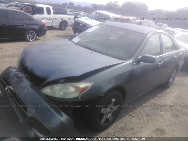 JTDBE32K420038554 - 2002 TOYOTA CAMRY LE/XLE/SE GREEN photo 2