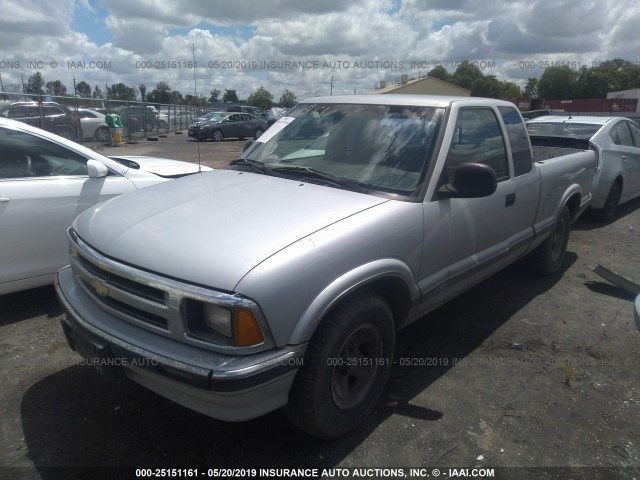 1GCCS1940V8129030 - 1997 CHEVROLET S TRUCK S10 SILVER photo 2