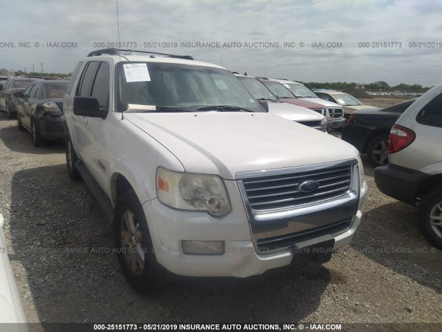 1FMEU63E87UB51395 - 2007 FORD EXPLORER XLT WHITE photo 1