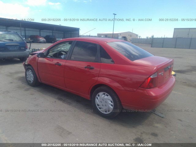 1FAHP34NX5W305148 - 2005 FORD FOCUS ZX4 RED photo 3