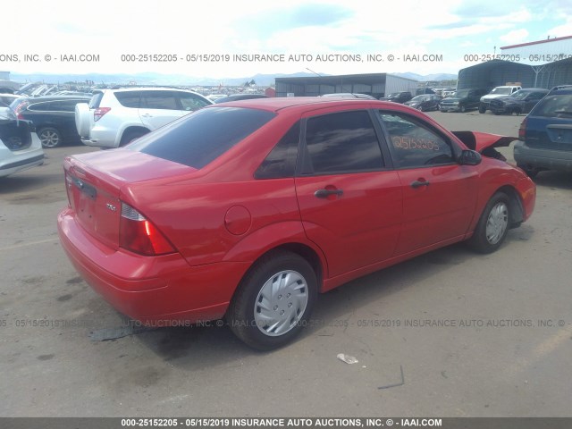 1FAHP34NX5W305148 - 2005 FORD FOCUS ZX4 RED photo 4