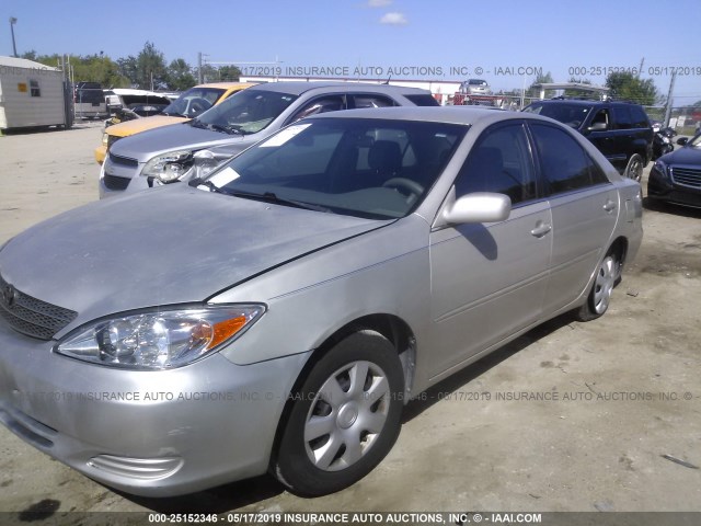 4T1BE32K14U336373 - 2004 TOYOTA CAMRY LE/XLE/SE SILVER photo 2