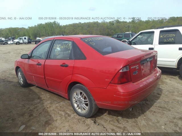 1FAFP34N85W224608 - 2005 FORD FOCUS ZX4 RED photo 3