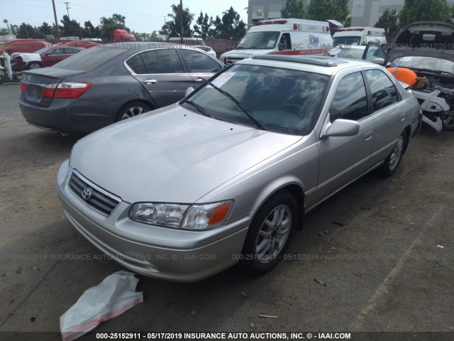 4T1BF28K7YU102596 - 2000 TOYOTA CAMRY LE/XLE Grau Foto 2
