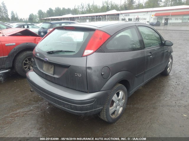 3FAHP31Z63R175229 - 2003 FORD FOCUS ZX3 GRAY photo 4