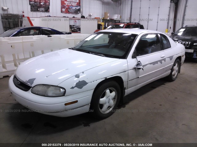 2G1WW12MXV9320351 - 1997 CHEVROLET MONTE CARLO LS Weiß Foto 2