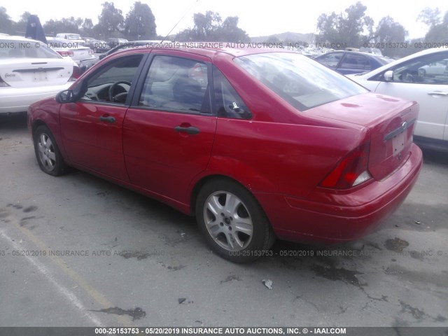 1FAFP34N85W262789 - 2005 FORD FOCUS ZX4 RED photo 3