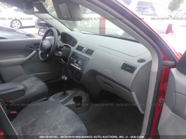 1FAFP34N85W262789 - 2005 FORD FOCUS ZX4 RED photo 5