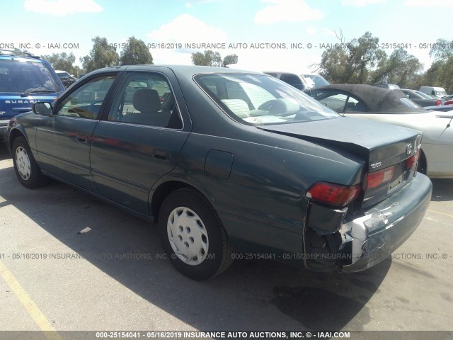 JT2BG22K8W0261196 - 1998 TOYOTA CAMRY CE/LE/XLE GREEN photo 3