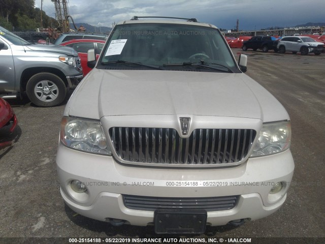 5LMFU27R94LJ40141 - 2004 LINCOLN NAVIGATOR 白色 照片 6