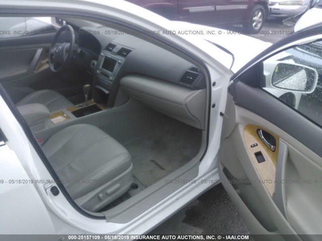 4T1BK46K07U519681 - 2007 TOYOTA CAMRY NEW GENERAT LE/XLE/SE WHITE photo 5