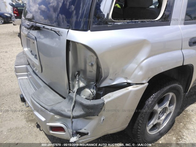 1GNDS13S862349426 - 2006 CHEVROLET TRAILBLAZER LS/LT SILVER photo 6