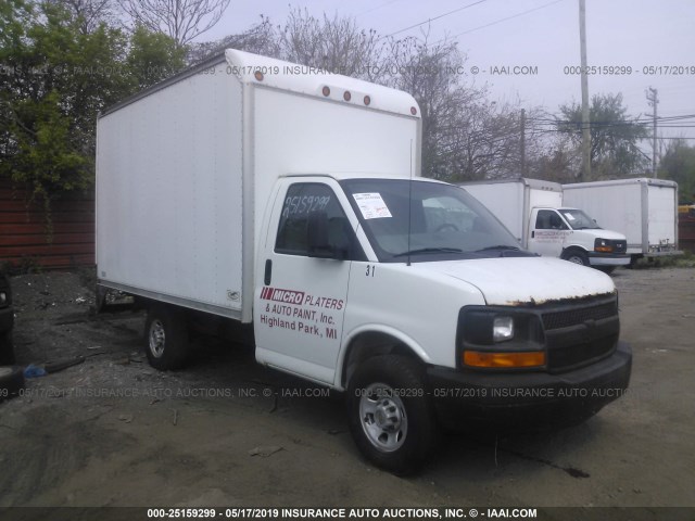 1GBHG31U141247064 - 2004 CHEVROLET EXPRESS G3500  WHITE photo 1