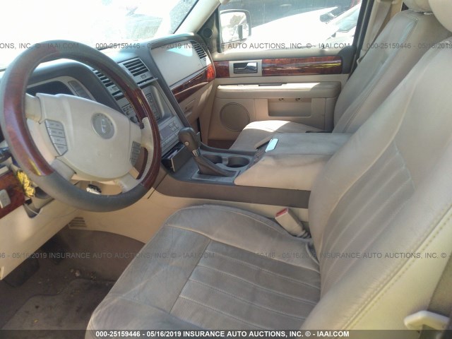 5LMFU27R64LJ36855 - 2004 LINCOLN NAVIGATOR 奶油色 照片 5