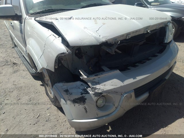 5LMFU27R64LJ36855 - 2004 LINCOLN NAVIGATOR 奶油色 照片 6