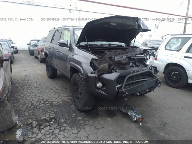 JTEBU5JR7J5522048 - 2018 TOYOTA 4RUNNER SR5 PREM/LTDL/TRAIL/TRD GRAY photo 1
