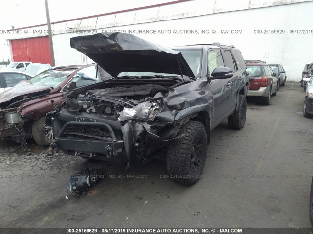 JTEBU5JR7J5522048 - 2018 TOYOTA 4RUNNER SR5 PREM/LTDL/TRAIL/TRD GRAY photo 2