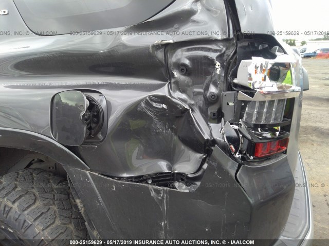 JTEBU5JR7J5522048 - 2018 TOYOTA 4RUNNER SR5 PREM/LTDL/TRAIL/TRD GRAY photo 6