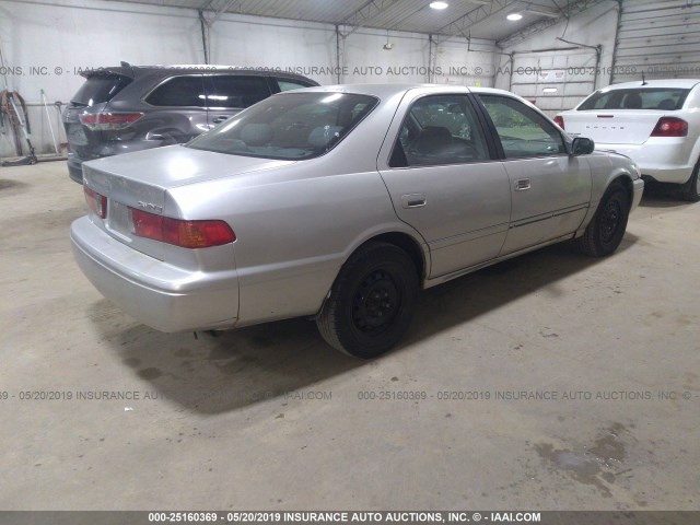 4T1BG28K21U779025 - 2001 TOYOTA CAMRY CE/LE/XLE ვერცხლისფერი ფოტო 4