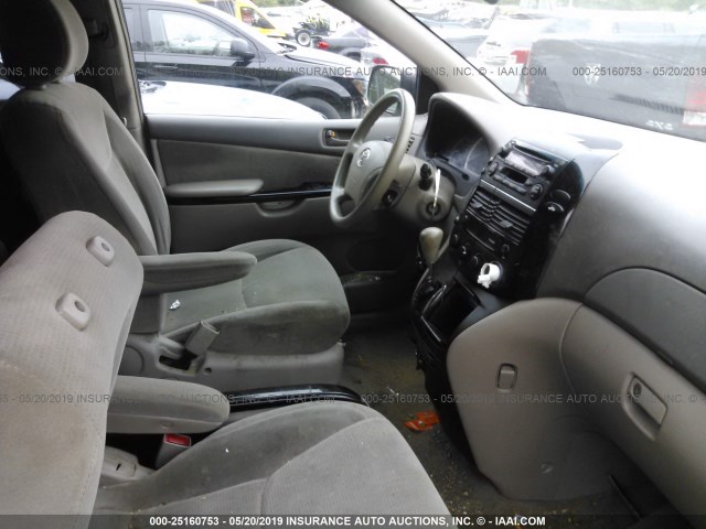 5TDZA23CX4S110076 - 2004 TOYOTA SIENNA CE/LE WHITE photo 5