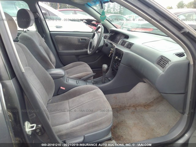 4T1BG22K2XU898274 - 1999 TOYOTA CAMRY CE/LE/XLE 灰色 照片 5