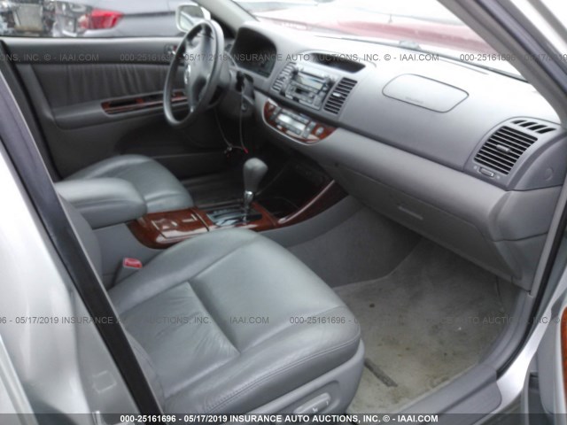 4T1BE30K04U315369 - 2004 TOYOTA CAMRY LE/XLE/SE GRAY photo 5