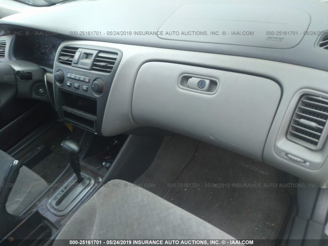 1HGCF86601A137801 - 2001 HONDA ACCORD VALUE SILVER photo 5