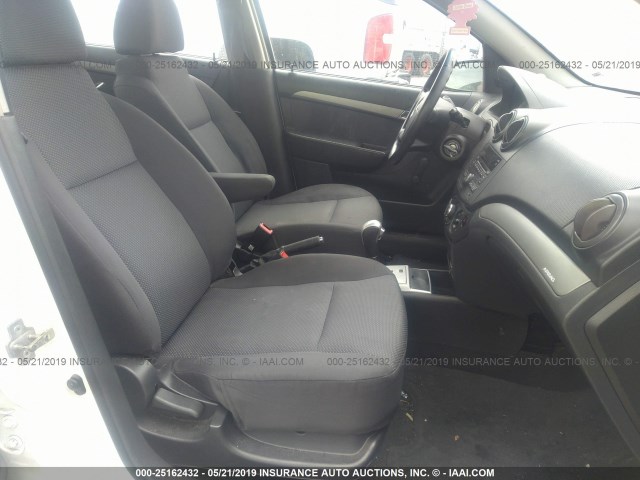 KL1TD56E99B308472 - 2009 CHEVROLET AVEO LS/LT Ақ фото 5