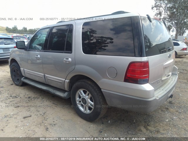 1FMRU15W43LA92226 - 2003 FORD EXPEDITION XLT SILVER photo 3