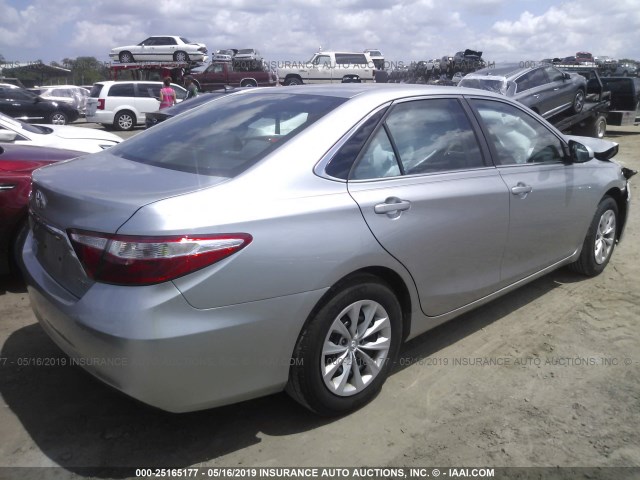 4T4BF1FK0FR462938 - 2015 TOYOTA CAMRY LE/XLE/SE/XSE SILVER photo 4