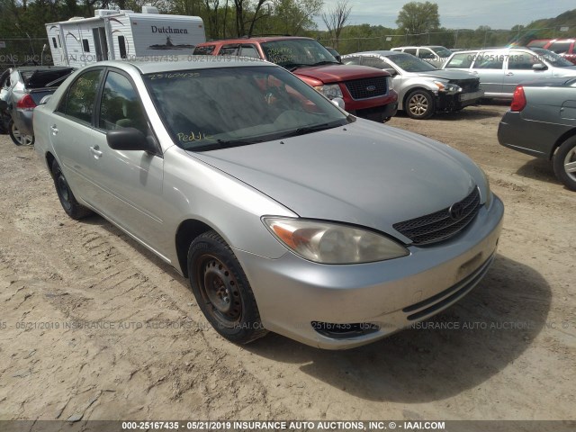 JTDBE32K820031610 - 2002 TOYOTA CAMRY LE/XLE/SE SILVER photo 1