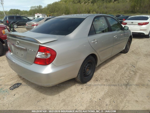 JTDBE32K820031610 - 2002 TOYOTA CAMRY LE/XLE/SE SILVER photo 4