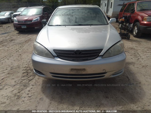 JTDBE32K820031610 - 2002 TOYOTA CAMRY LE/XLE/SE SILVER photo 6