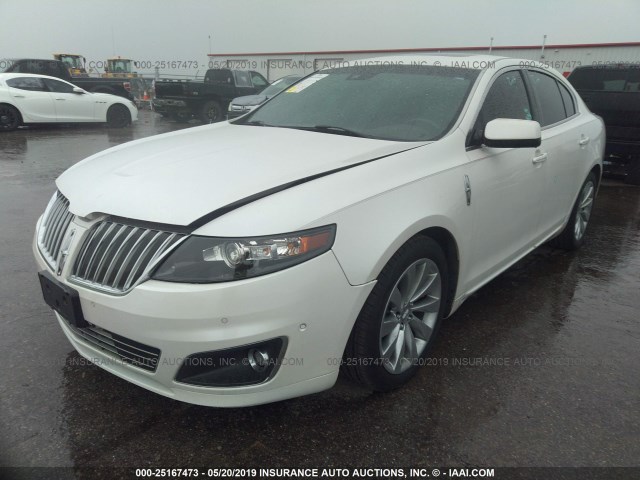 1LNHL9FT3AG609474 - 2010 LINCOLN MKS WHITE photo 2