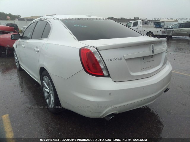 1LNHL9FT3AG609474 - 2010 LINCOLN MKS WHITE photo 3