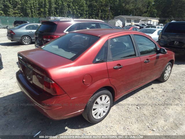 1FAFP34N75W269121 - 2005 FORD FOCUS ZX4 RED photo 4