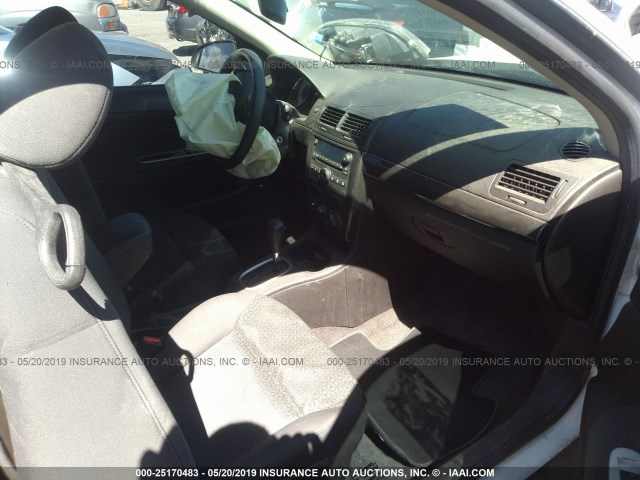 1G2AL18F887142663 - 2008 PONTIAC G5 WHITE photo 5