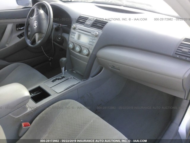 4T4BE46K88R032937 - 2008 TOYOTA CAMRY CE/LE/XLE/SE GRAY photo 5