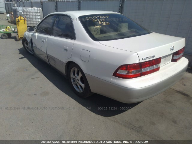 JT8BF28G810310062 - 2001 LEXUS ES 300 WHITE photo 3