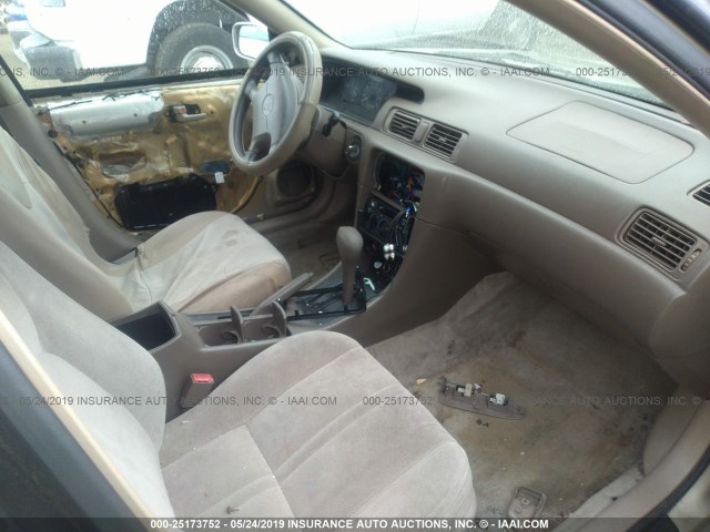 JT2BG22K8X0356150 - 1999 TOYOTA CAMRY LE/XLE BEIGE photo 5
