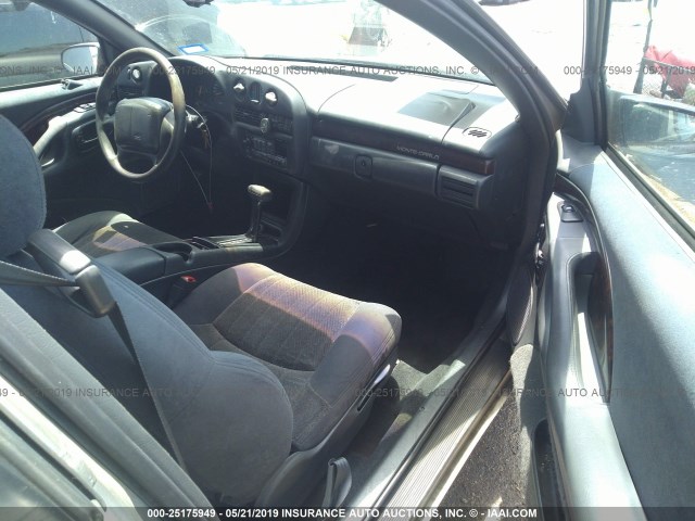 2G1WW12M5V9321181 - 1997 CHEVROLET MONTE CARLO LS ვერცხლისფერი ფოტო 5