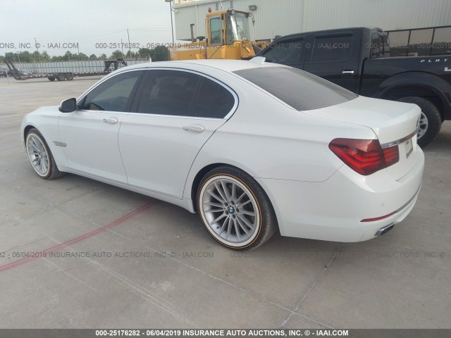 WBAYA8C56DC996606 - 2013 BMW 750 WHITE photo 3