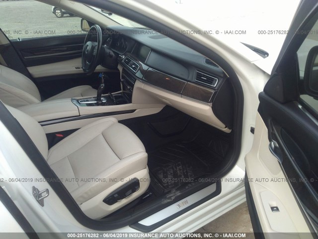 WBAYA8C56DC996606 - 2013 BMW 750 WHITE photo 5