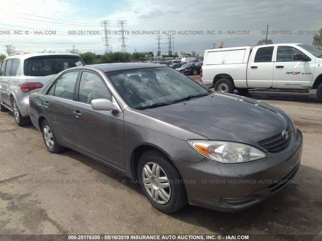 JTDBE32K820074358 - 2002 TOYOTA CAMRY LE/XLE/SE GRAY photo 1