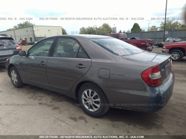 JTDBE32K820074358 - 2002 TOYOTA CAMRY LE/XLE/SE GRAY photo 3