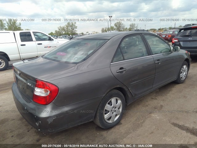 JTDBE32K820074358 - 2002 TOYOTA CAMRY LE/XLE/SE GRAY photo 4