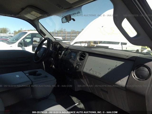1FDUF5GY4BEC03130 - 2011 FORD F550 SUPER DUTY 未知 照片 5