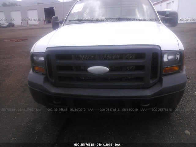 1FTWF31P46EB61842 - 2006 FORD F350 WHITE photo 6